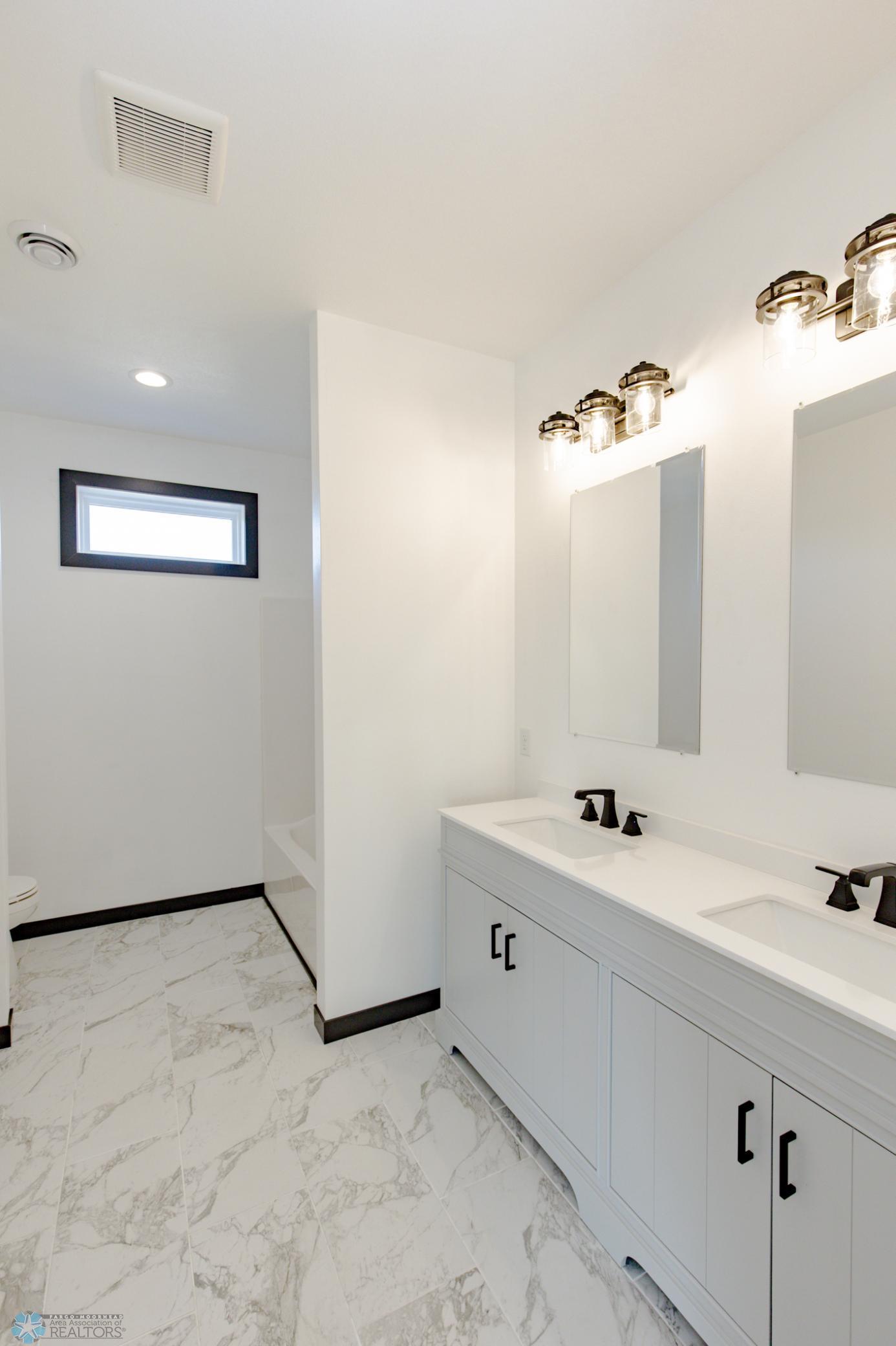 4712 Hampton Loop, Moorhead, Minnesota image 42