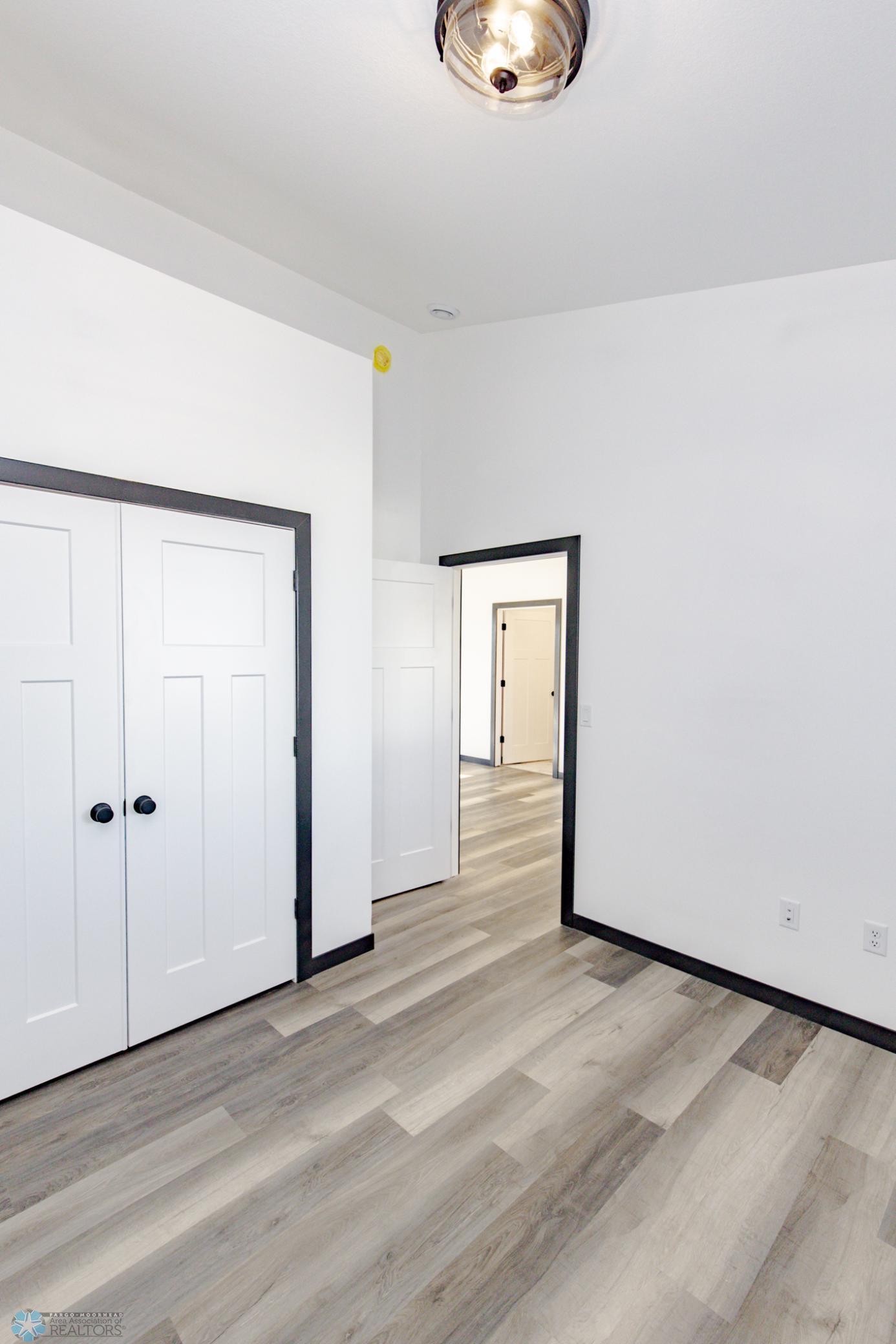 4712 Hampton Loop, Moorhead, Minnesota image 38