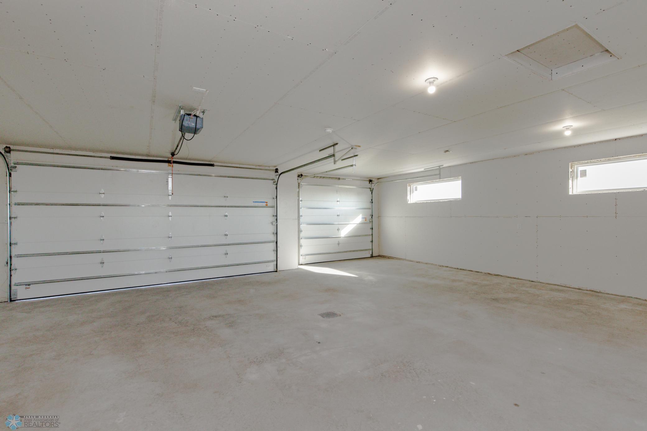 4712 Hampton Loop, Moorhead, Minnesota image 50
