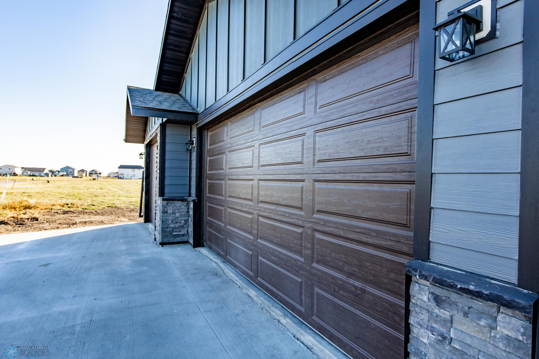 4712 Hampton Loop, Moorhead, Minnesota image 6