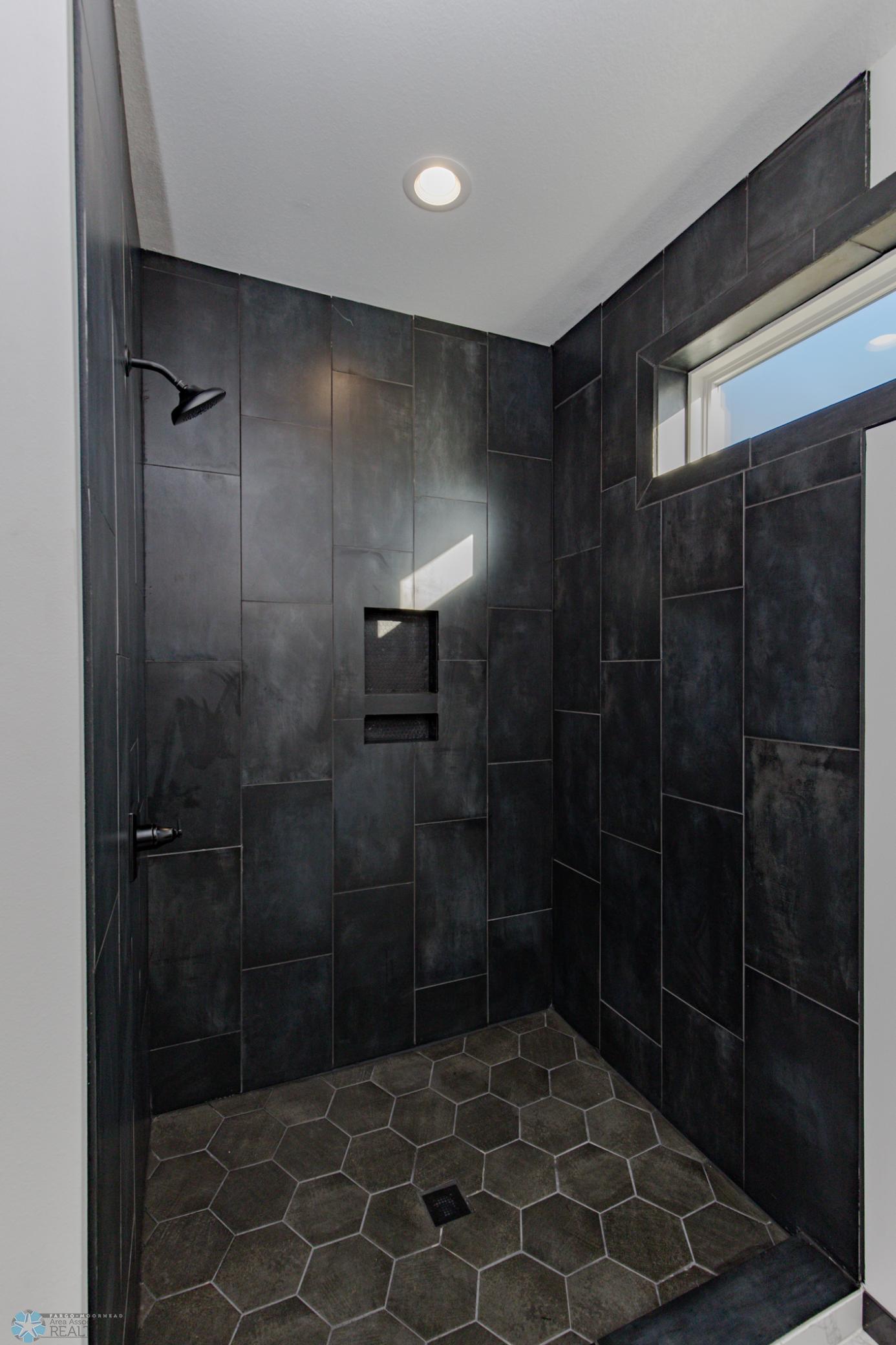4712 Hampton Loop, Moorhead, Minnesota image 28
