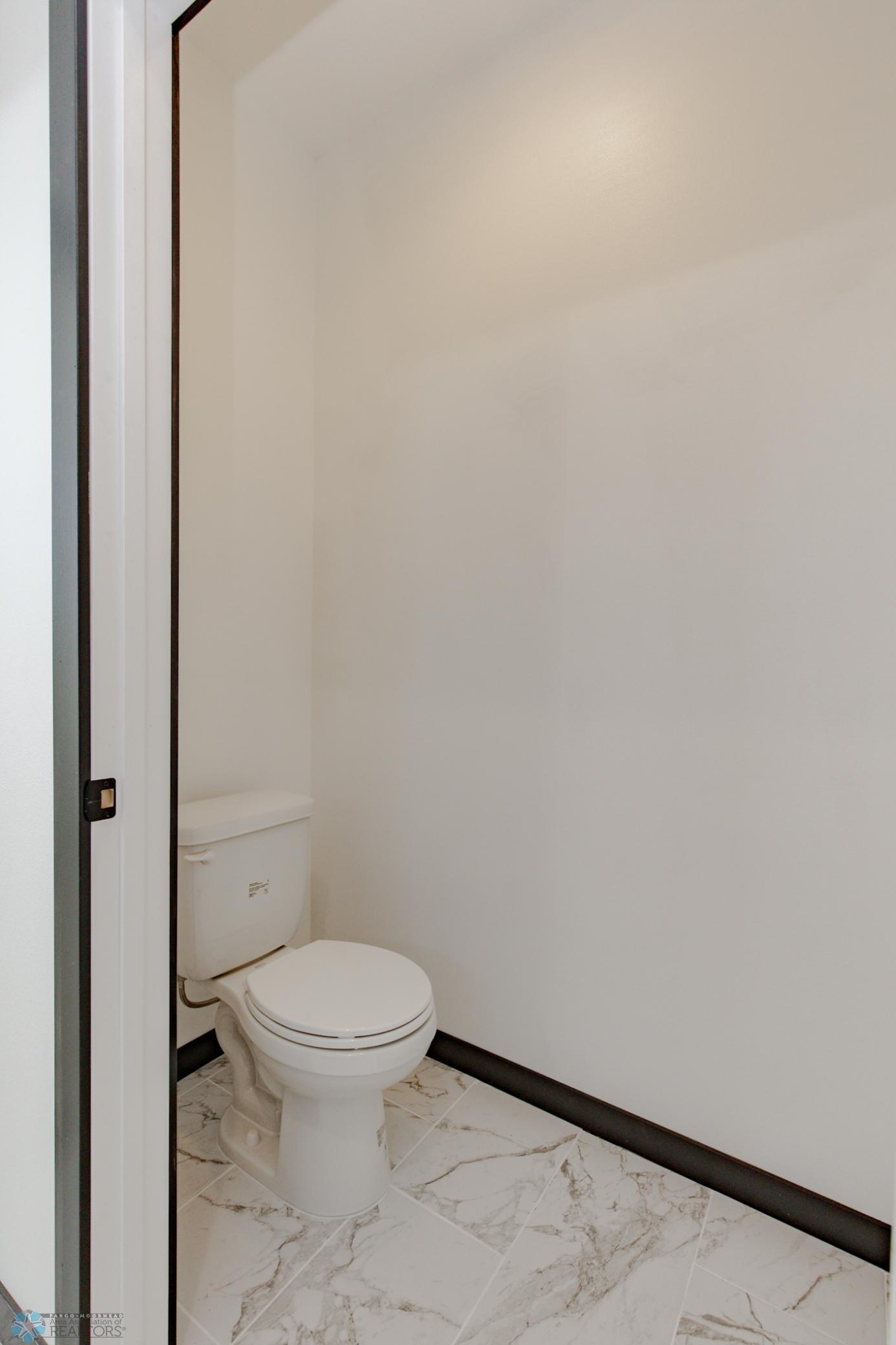 4712 Hampton Loop, Moorhead, Minnesota image 30