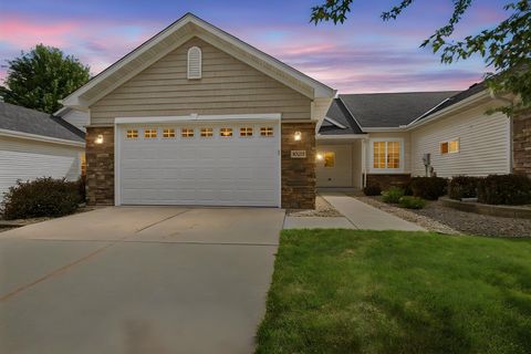 Townhouse For Sale - 1023 Woodland Drive<br/> Dakota County, Hastings, MN 55033