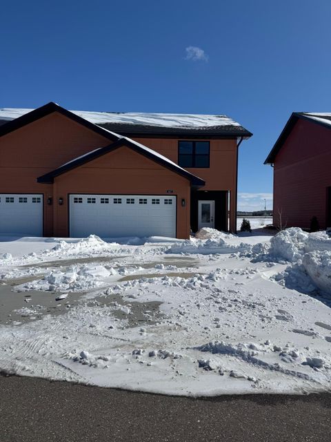 Townhouse For Sale - 807 Viburnum Street<br/> Belle Plaine, MN 56011