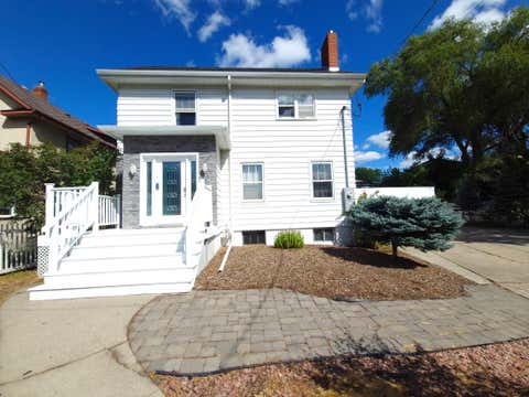 Homes For Sale - 1105 10th Street<br/> Fargo, ND 58102