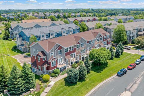 Townhouse For Sale - 1862 Colonial Lane<br/> Carver County, Chanhassen, MN 55317