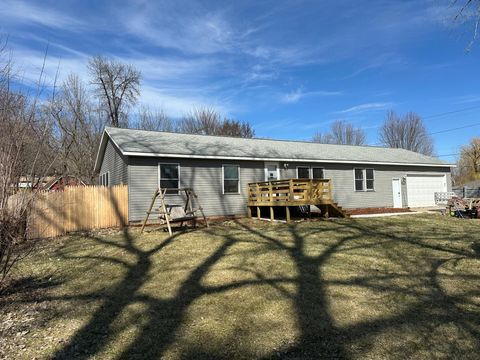 Homes For Sale - 2001 199th Street<br/> Faribault, MN 55021