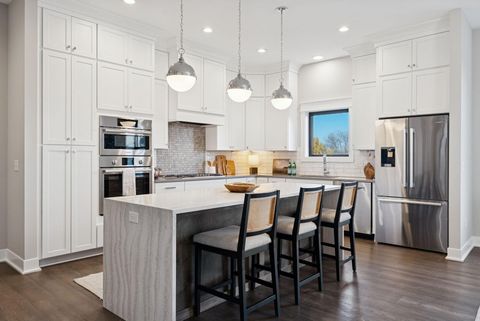 Condo For Sale - 5754 Shady Oak Road<br/> Minnetonka, MN 55343