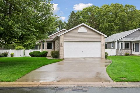 Townhouse For Sale - 5677 Heather Ridge Drive<br/> Saint Paul, MN 55126