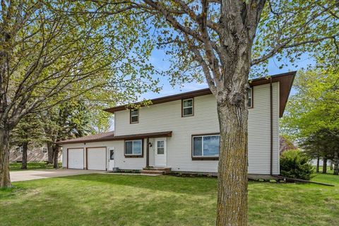 Homes For Sale - 912 10th Street<br/> Sibley County, Gaylord, MN 55334