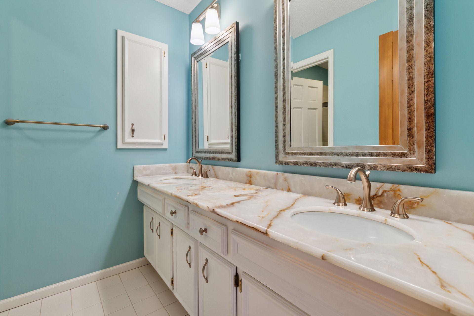 13217 Longview Drive, Burnsville, Minnesota image 44