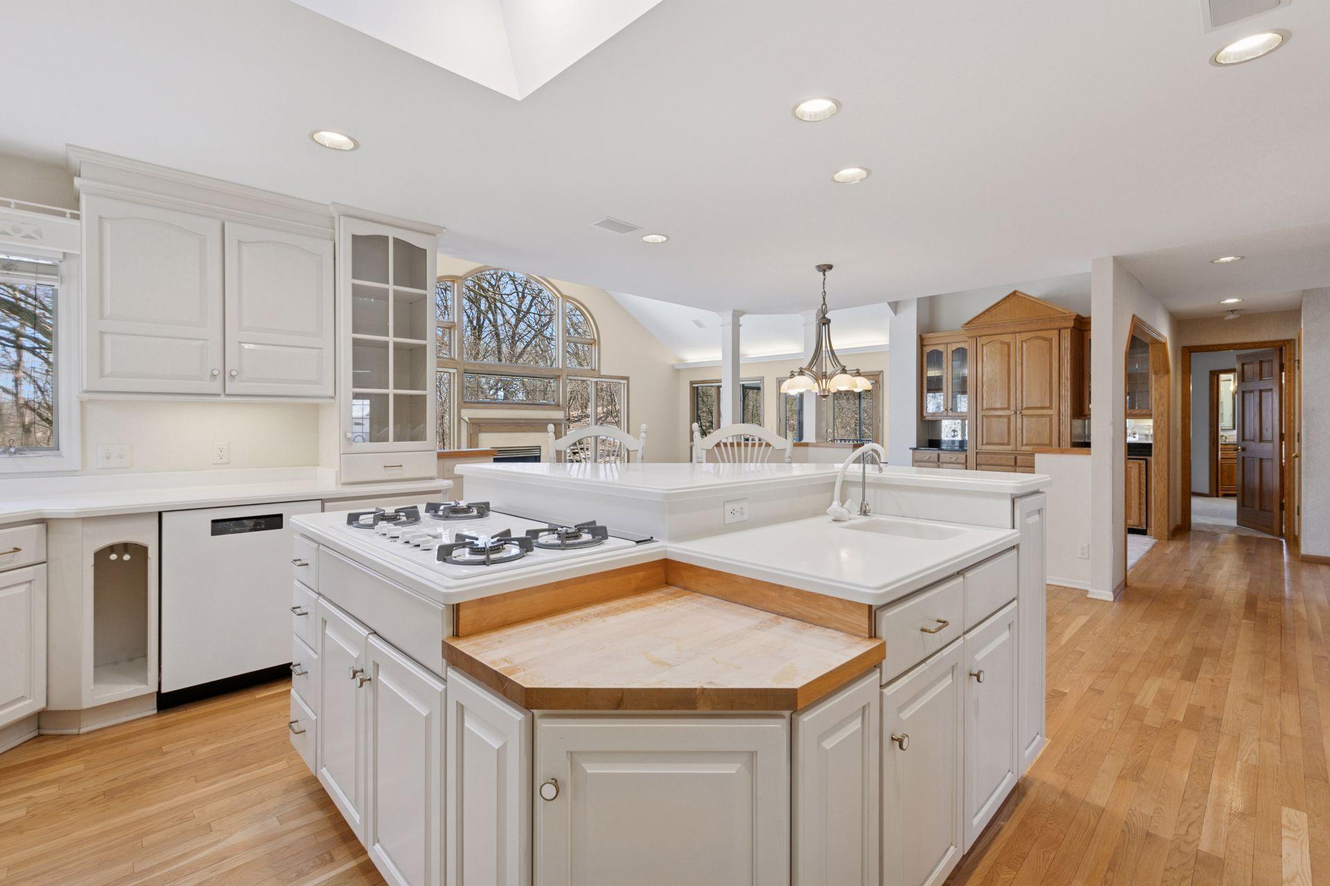 13217 Longview Drive, Burnsville, Minnesota image 23