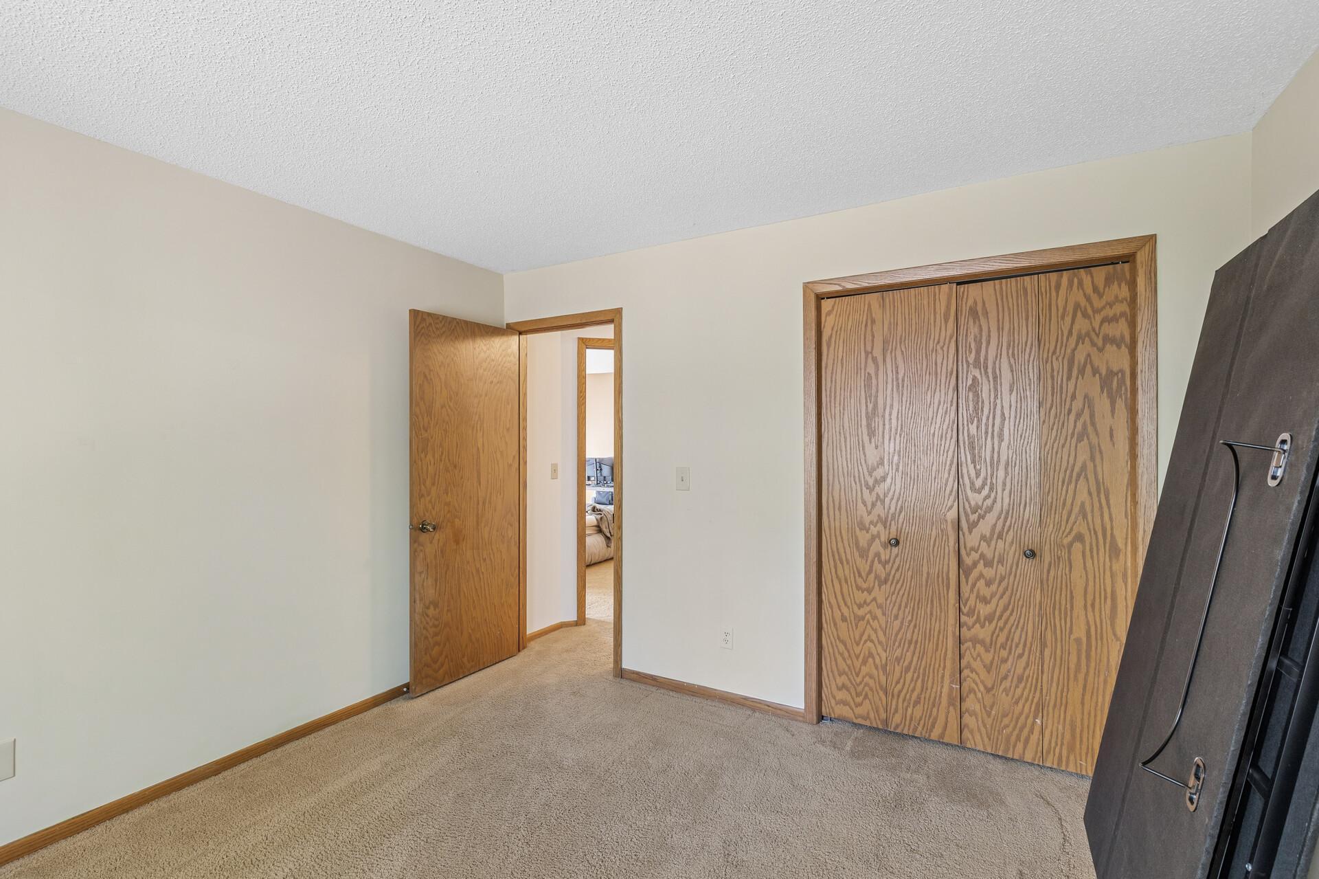 131 Oak Shore Drive, Burnsville, Minnesota image 17