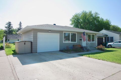Homes For Sale - 826 4th Street<br/> Wahpeton, ND 58075