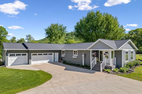 Homes For Sale - W770 Meadow Lane Ln<br/> Fountain City, WI 54629