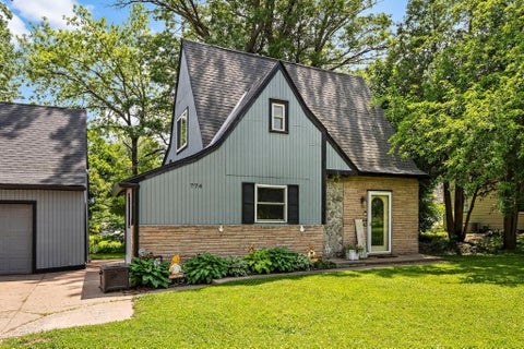 Homes For Sale - 774 Roselawn Avenue<br/> Maplewood, MN 55117