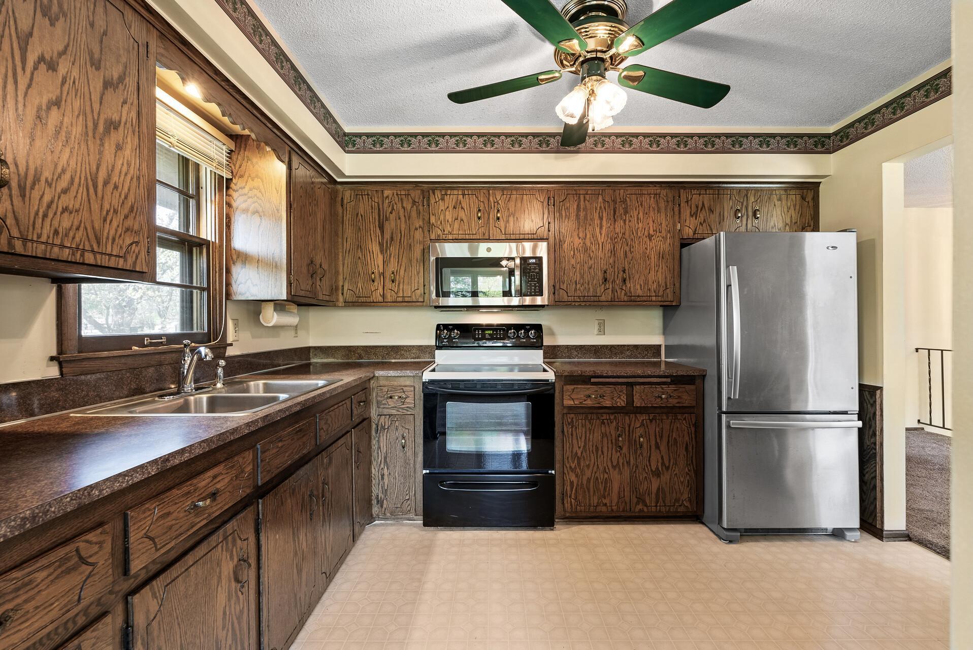 10074 Pilgrim Way, Osseo, Minnesota image 9