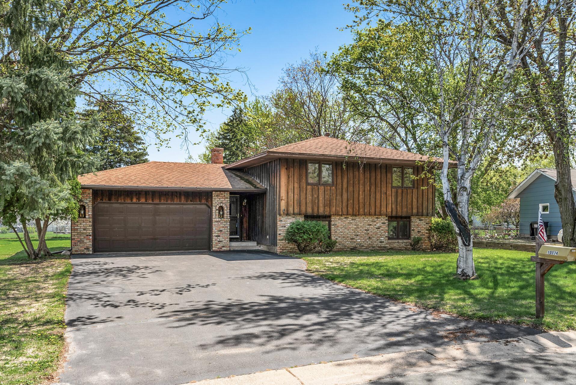 10074 Pilgrim Way, Osseo, Minnesota image 1