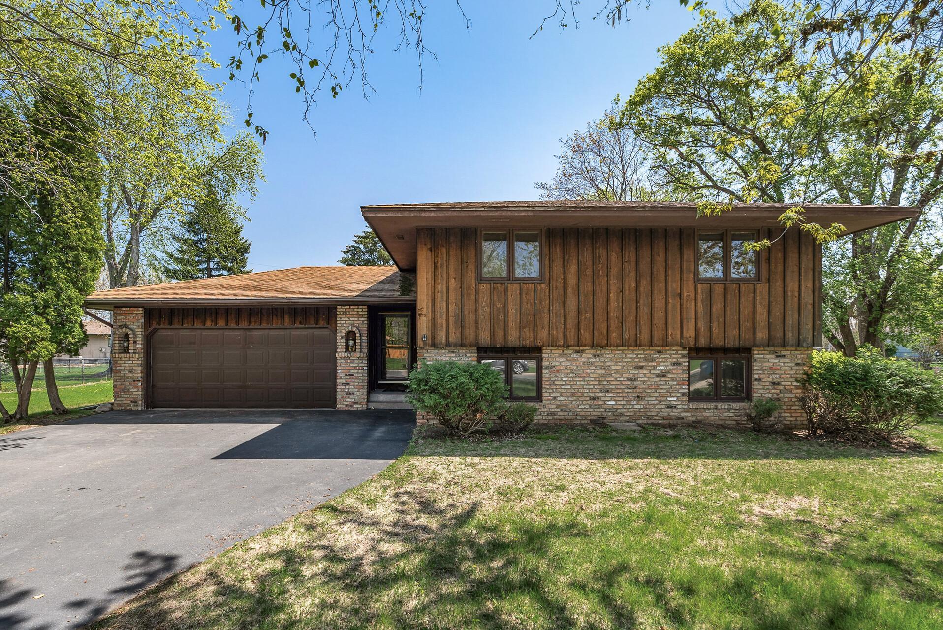 10074 Pilgrim Way, Osseo, Minnesota image 2