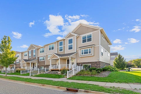 Townhouse For Sale - 7561 Woods Edge Boulevard<br/> Circle Pines, MN 55014