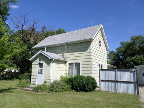 Homes For Sale - 201 Greenwood Street<br/> Thief River Falls, MN 56701