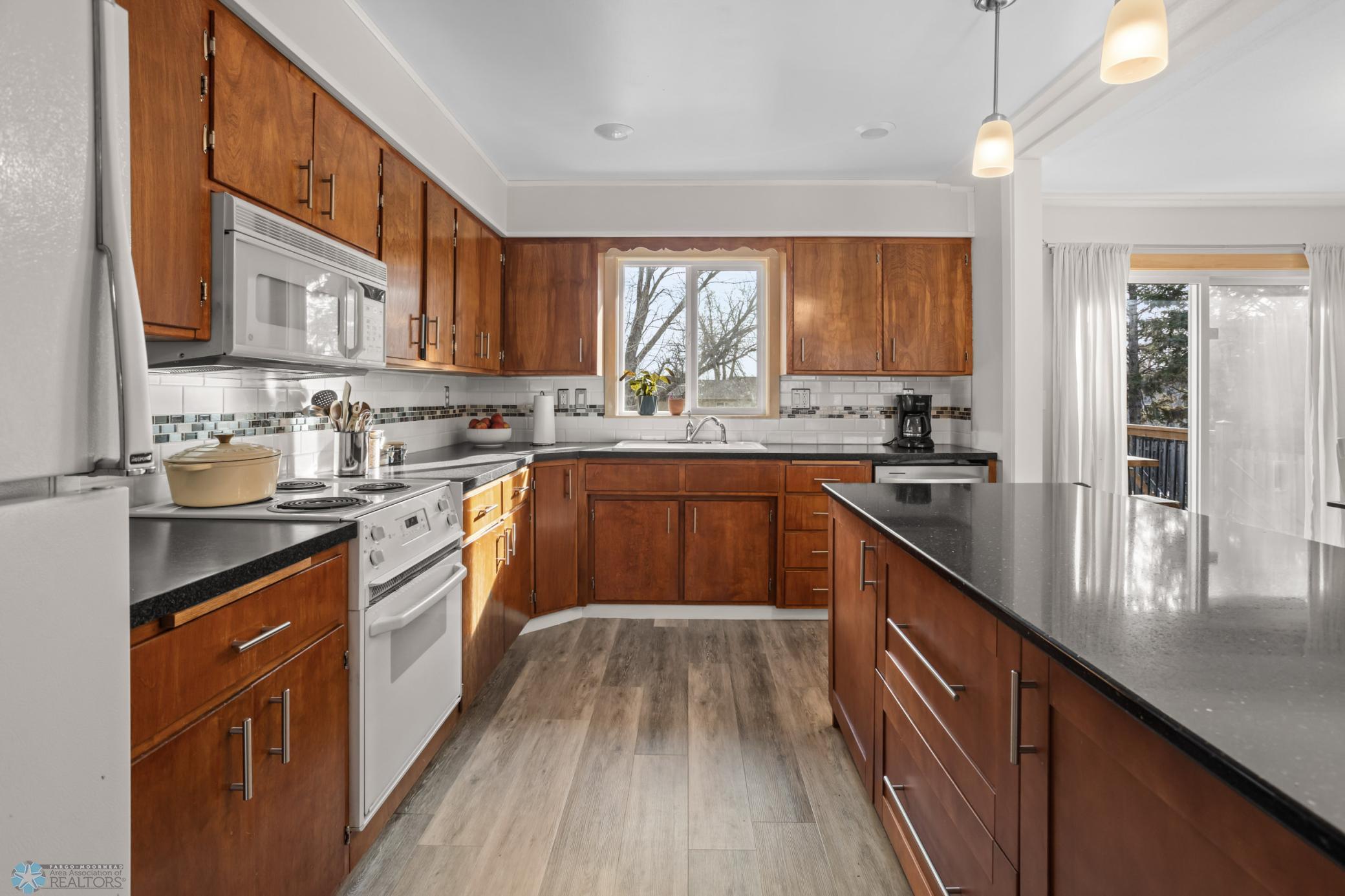 2408 13th Street, Moorhead, Minnesota image 11