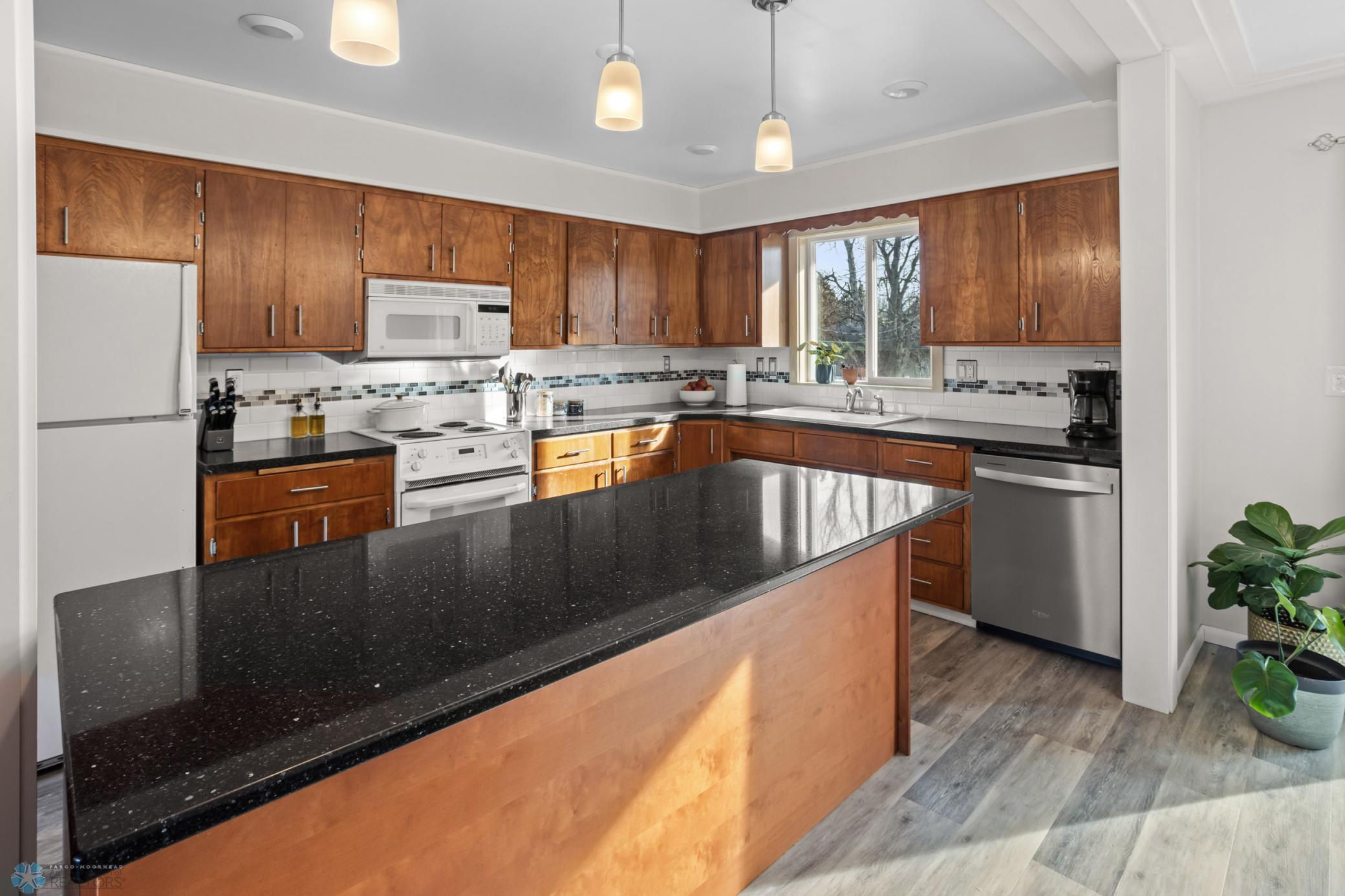 2408 13th Street, Moorhead, Minnesota image 9