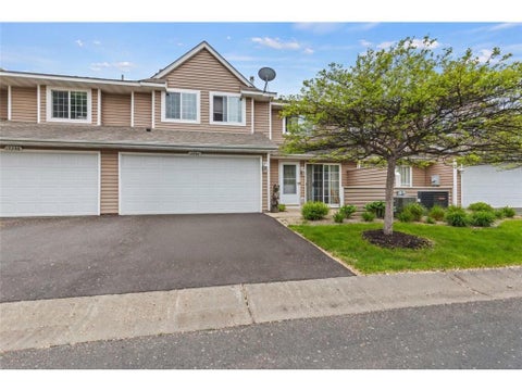 Townhouse For Sale - 12284 Zealand Circle<br/> Hennepin County, Champlin, MN 55316
