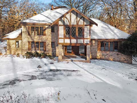 Homes For Sale - 2700 Olde Wood Court<br/> Wayzata, MN 55391