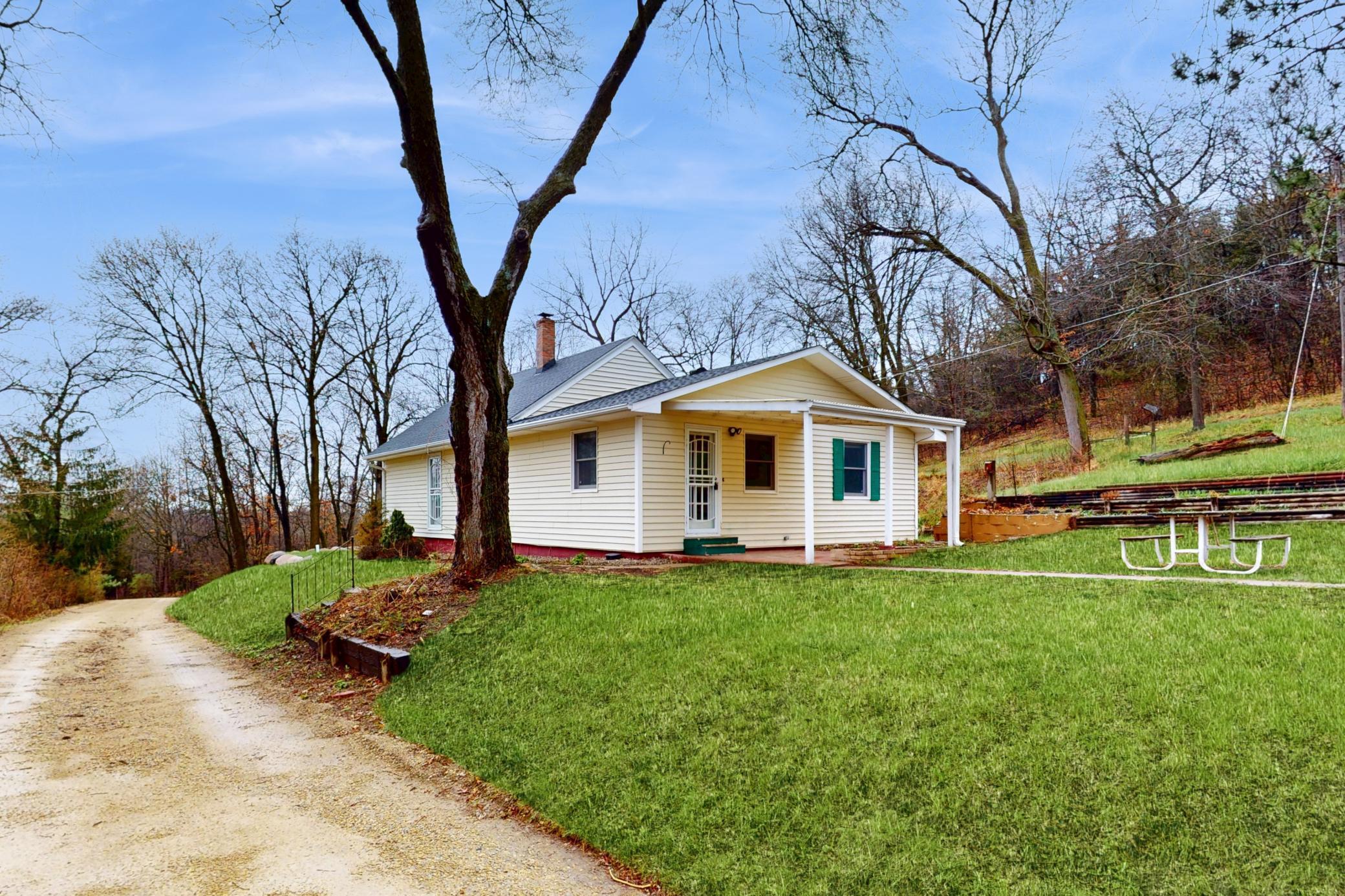 30256 Oak Lane, Cannon Falls, Minnesota image 1