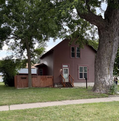 Homes For Sale - 764 3rd Avenue<br/> Cottonwood County, Windom, MN 56101