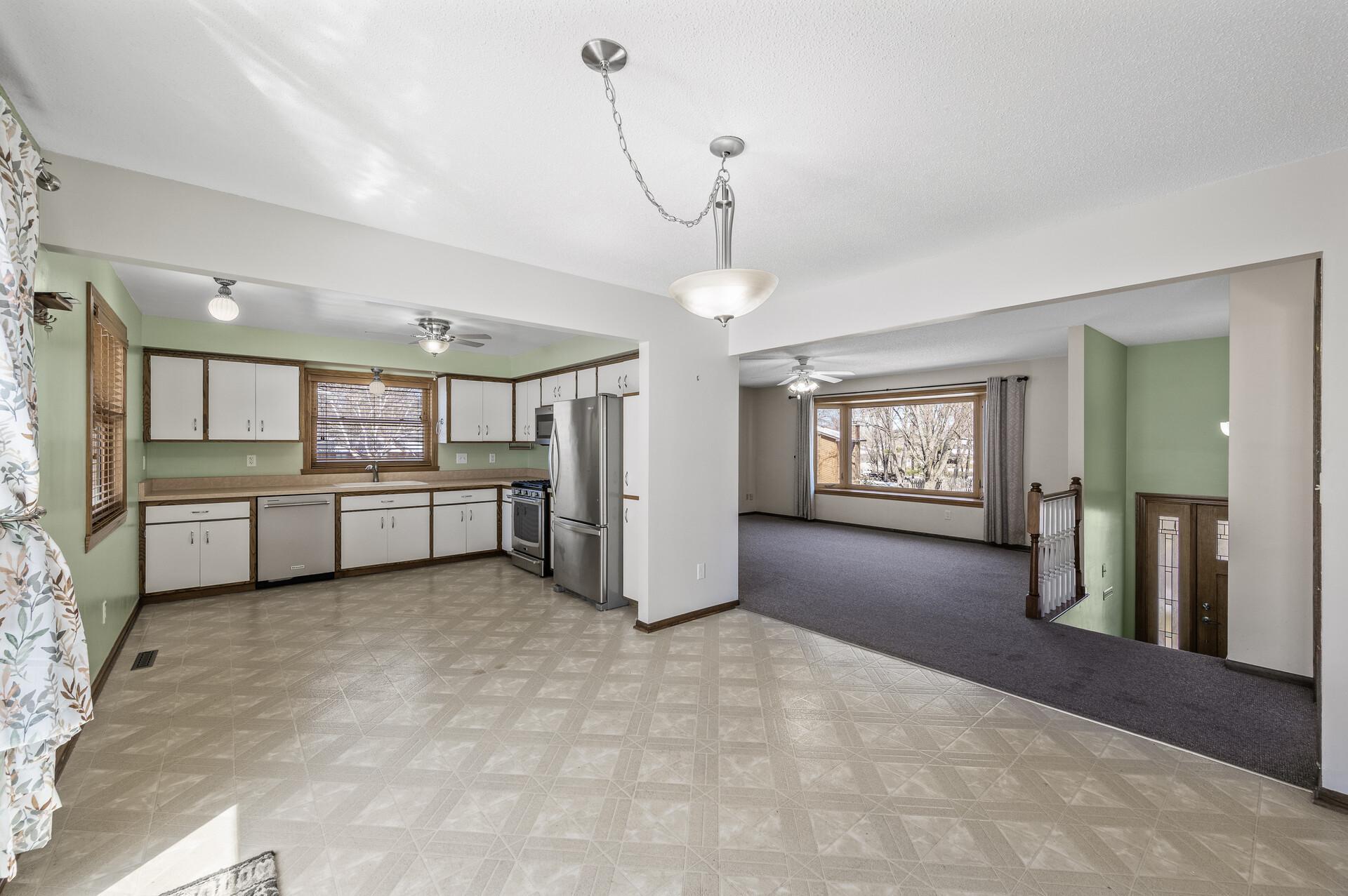 2408 72nd Court, Inver Grove Heights, Minnesota image 2