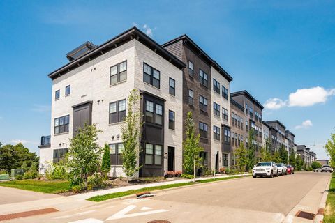 Townhouse For Sale - 905 Woodlawn Avenue<br/> Saint Paul, MN 55116