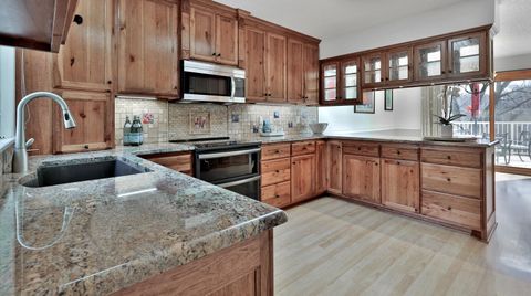 Townhouse For Sale - 8276 Kingslee Road<br/> Bloomington, MN 55438