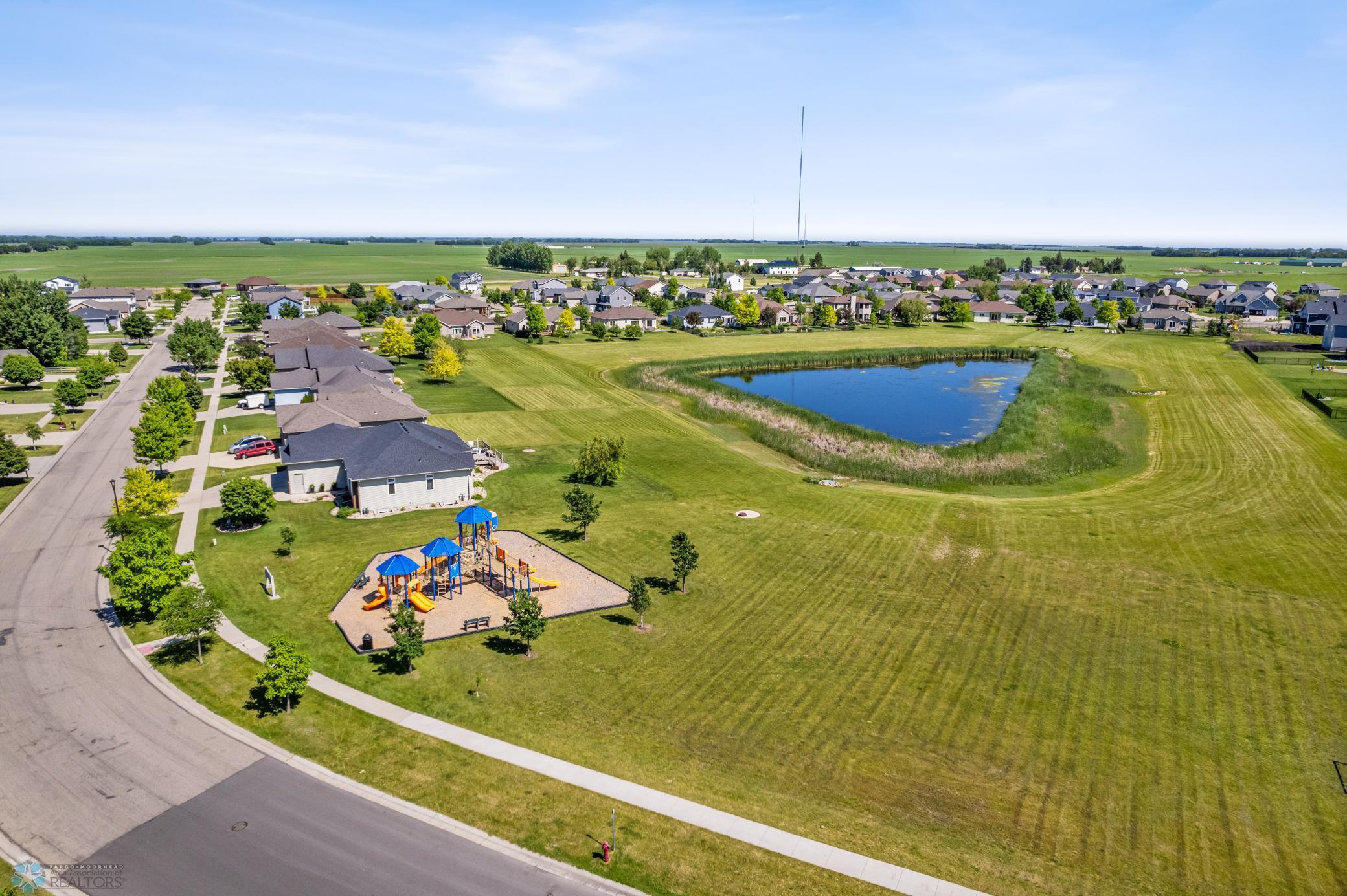 4704 Hampton Loop, Moorhead, Minnesota image 2