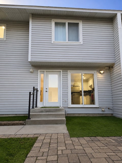 Townhouse For Sale - 2192 Tower Court<br/> Washington County, Saint Paul, MN 55125
