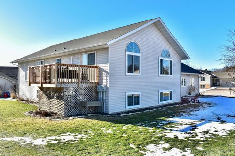 Homes For Sale - 17 Williams Street<br/> Lewiston, MN 55952