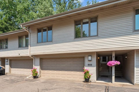 Townhouse For Sale - 6368 Pheasant Court<br/> Hennepin County, Minneapolis, MN 55436
