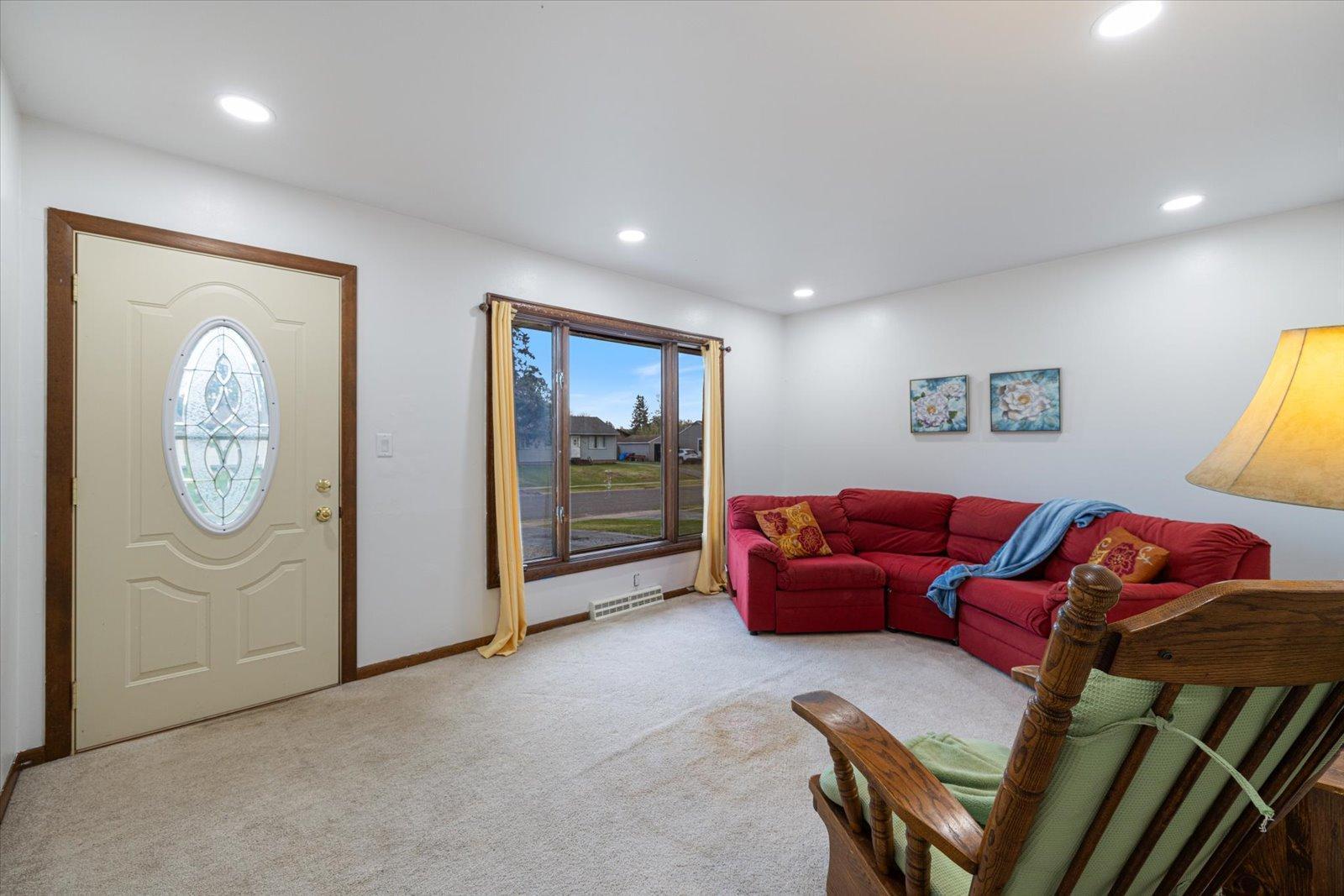207 Dorchester Drive, Hoyt Lakes, Minnesota image 6