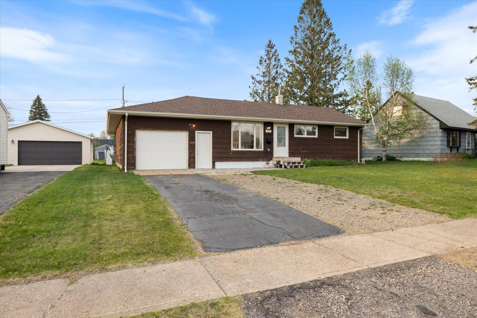 207 Dorchester Drive, Hoyt Lakes, Minnesota image 1