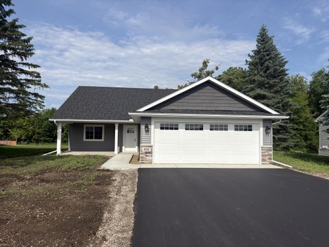 Homes For Sale - 810 Morrison Avenue<br/> Annandale, MN 55302