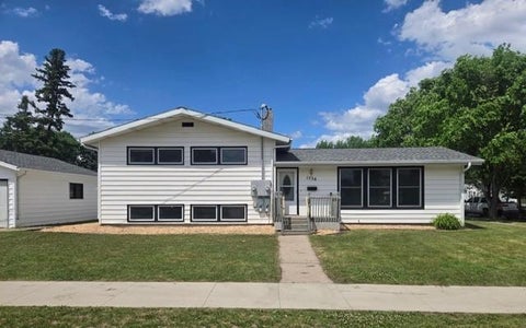 Homes For Sale - 1536 10th Avenue<br/> Moorhead, MN 56560