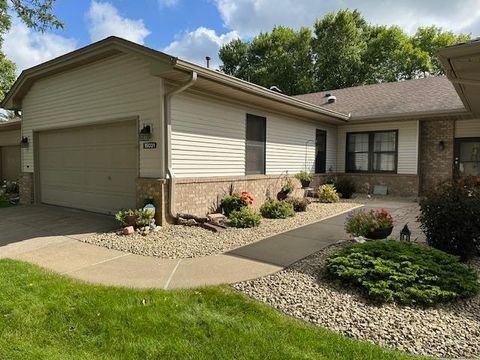 Townhouse For Sale - 15031 Derby Circle<br/> Rosemount, MN 55068