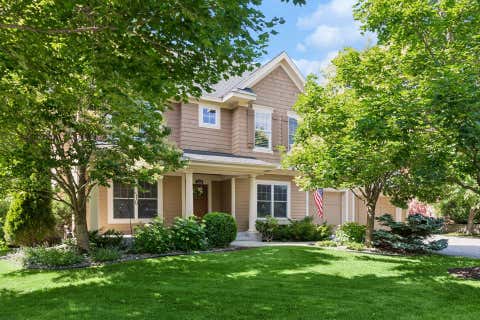 Homes For Sale - 2404 Fieldstone Curve Curv<br/> Woodbury, MN 55129