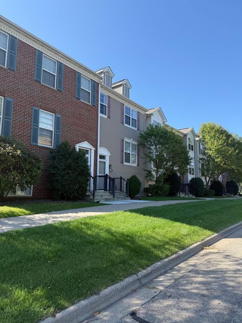 Townhouse For Sale - 5905 Garwood Road<br/> Brooklyn Park, MN 55443