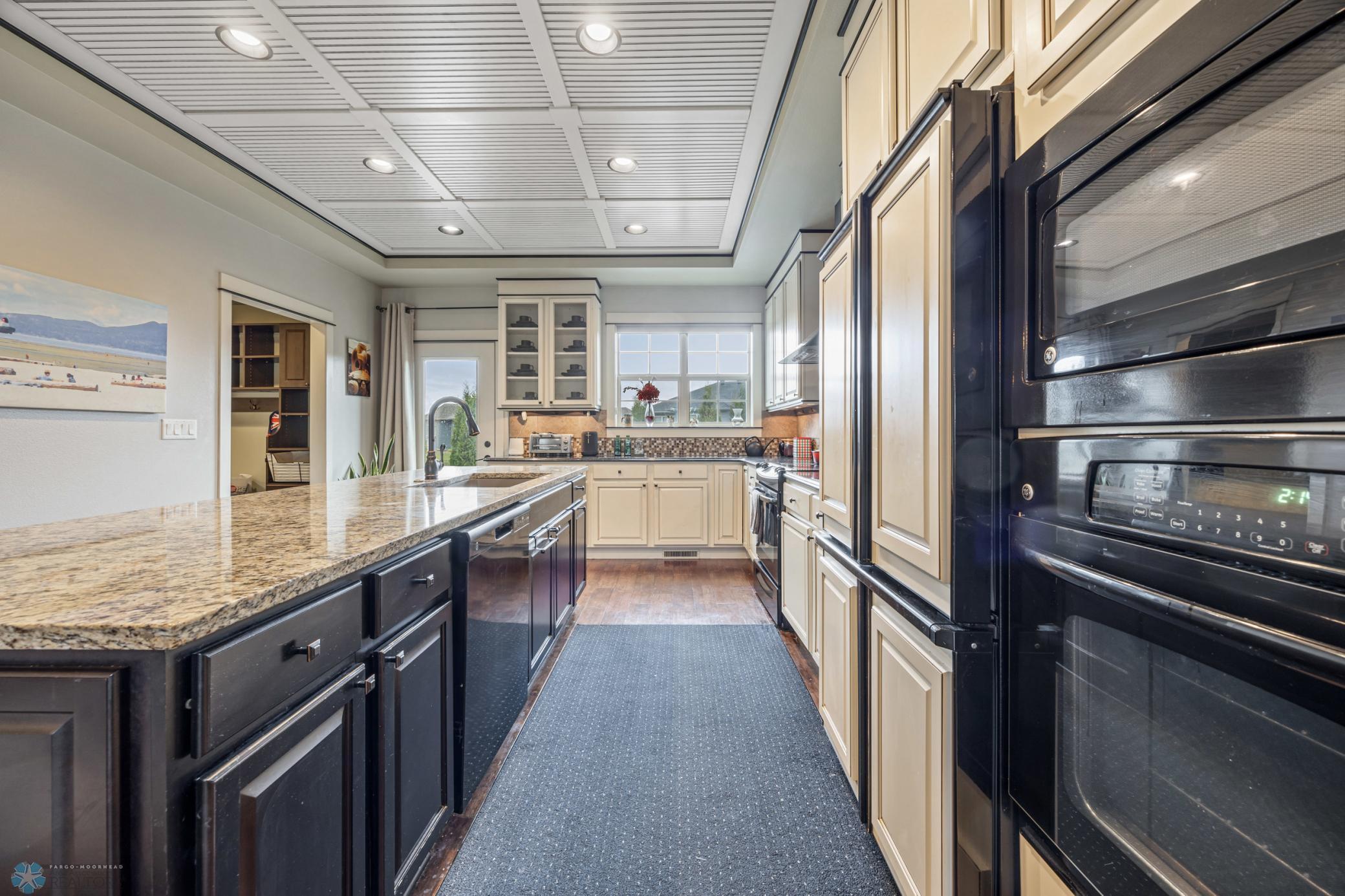 6028 Silverleaf Drive, Fargo, North Dakota image 11