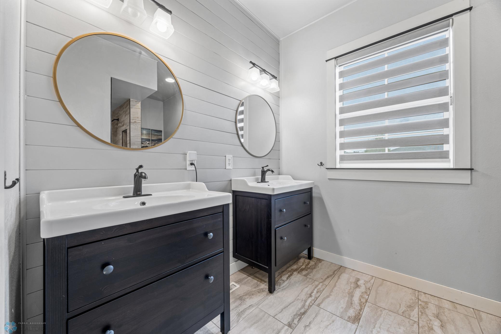 6028 Silverleaf Drive, Fargo, North Dakota image 17