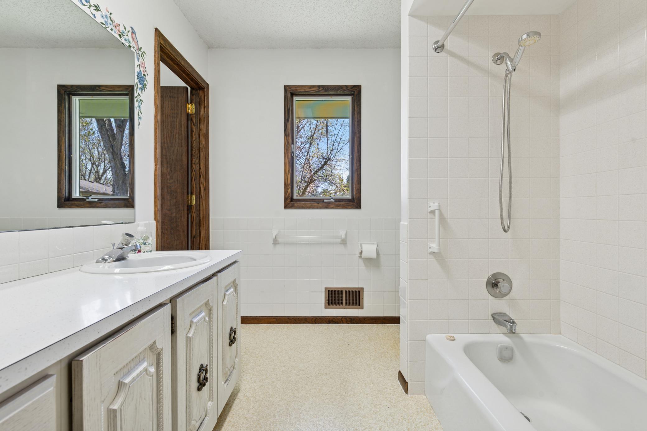 1475 Crest Drive, Chaska, Minnesota image 18