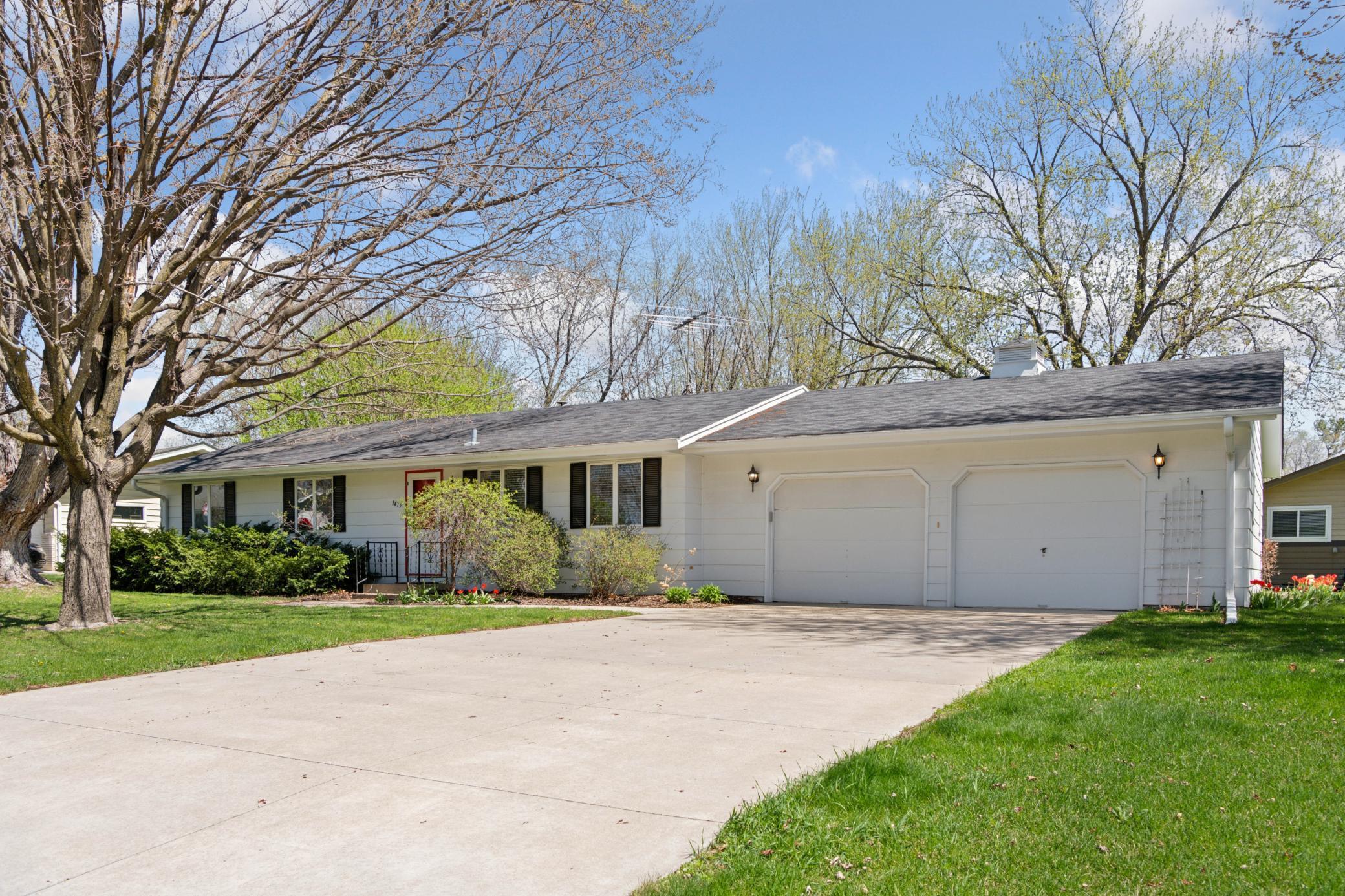 1475 Crest Drive, Chaska, Minnesota image 4