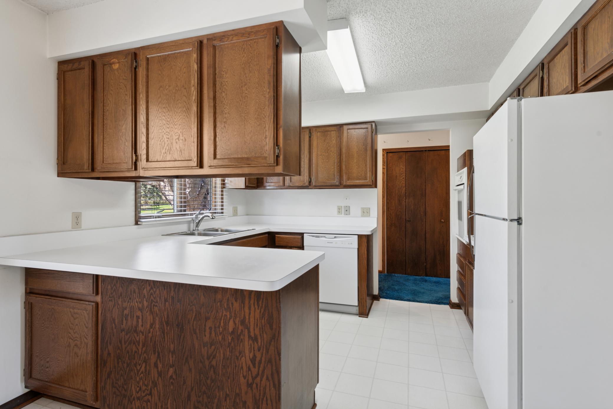 1475 Crest Drive, Chaska, Minnesota image 9